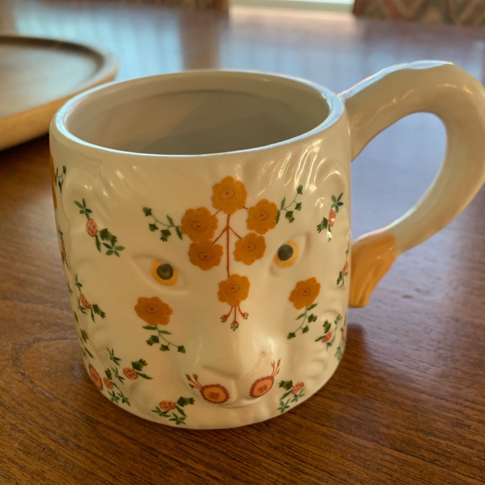 Anthropologie lion mug (like new used twice)